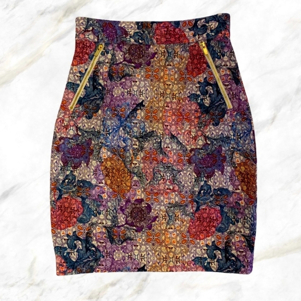 H&M floral skirt w/ gold zips // size 2
